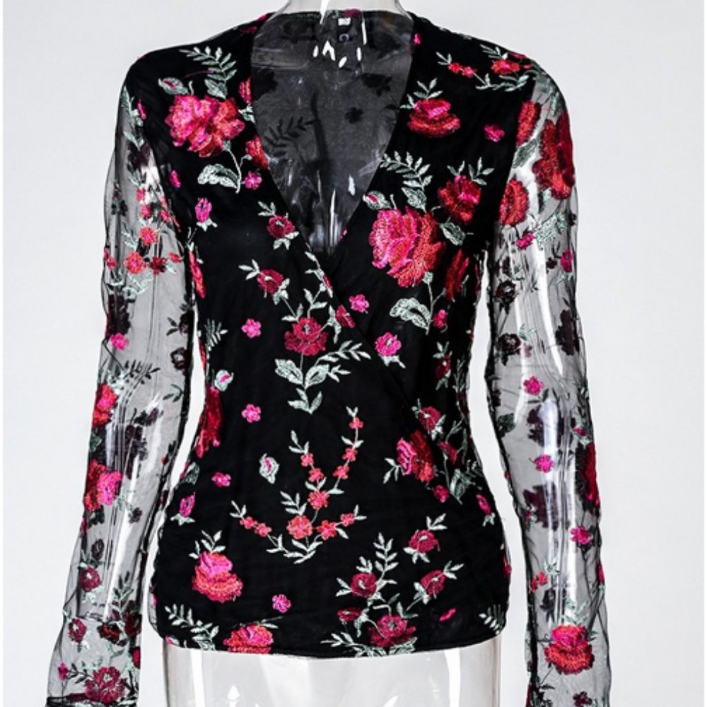 🚨LOWEST PRICE🚨Women's Mesh Floral Plunge Blouse - Picture 2 of 4